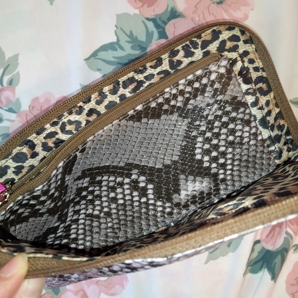 New NWOT Snakeskin Clutch Wristlet Waterproof - Picture 4 of 5